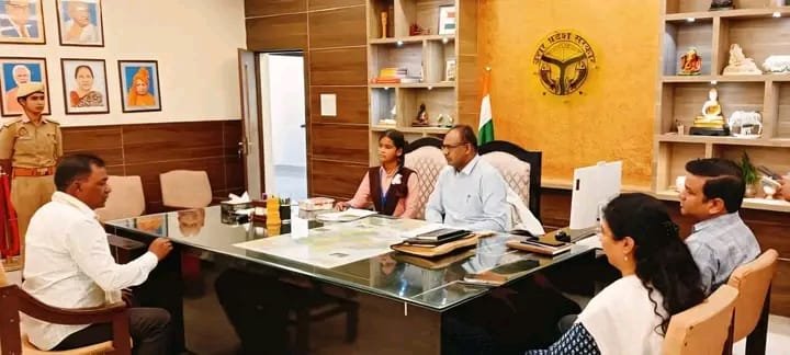 मिशन शक्ति फेज 5 के तहत कक्षा 8 की छात्रा, संजीवनी एक दिन के लिए बनी महराजगंज की DM 
